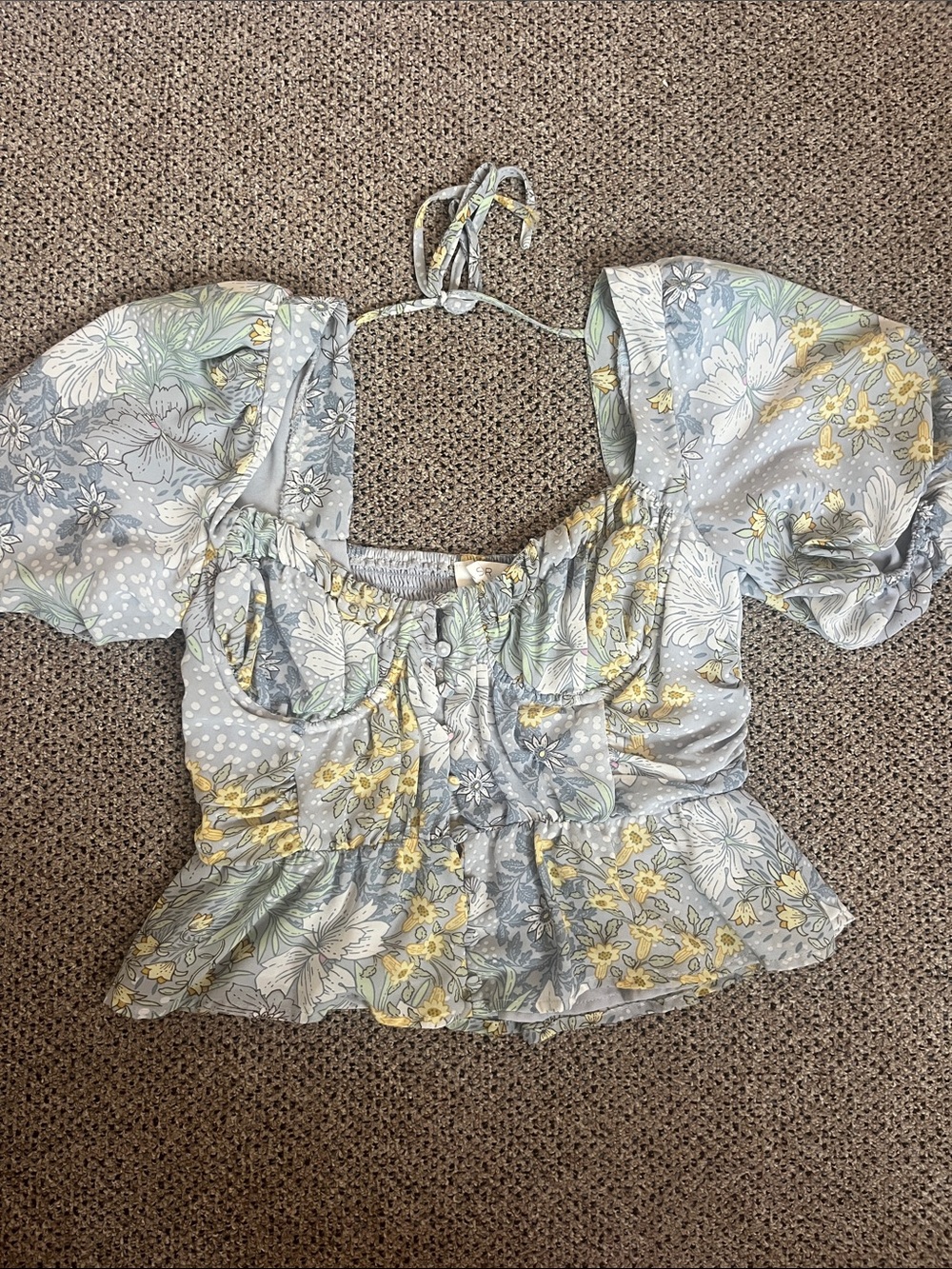Astr Floral Puff-Sleeve Peplum Top in Light Gray, Yellow and Green